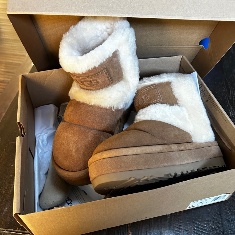 Brand new Never worn Chillapeak Ugg boots